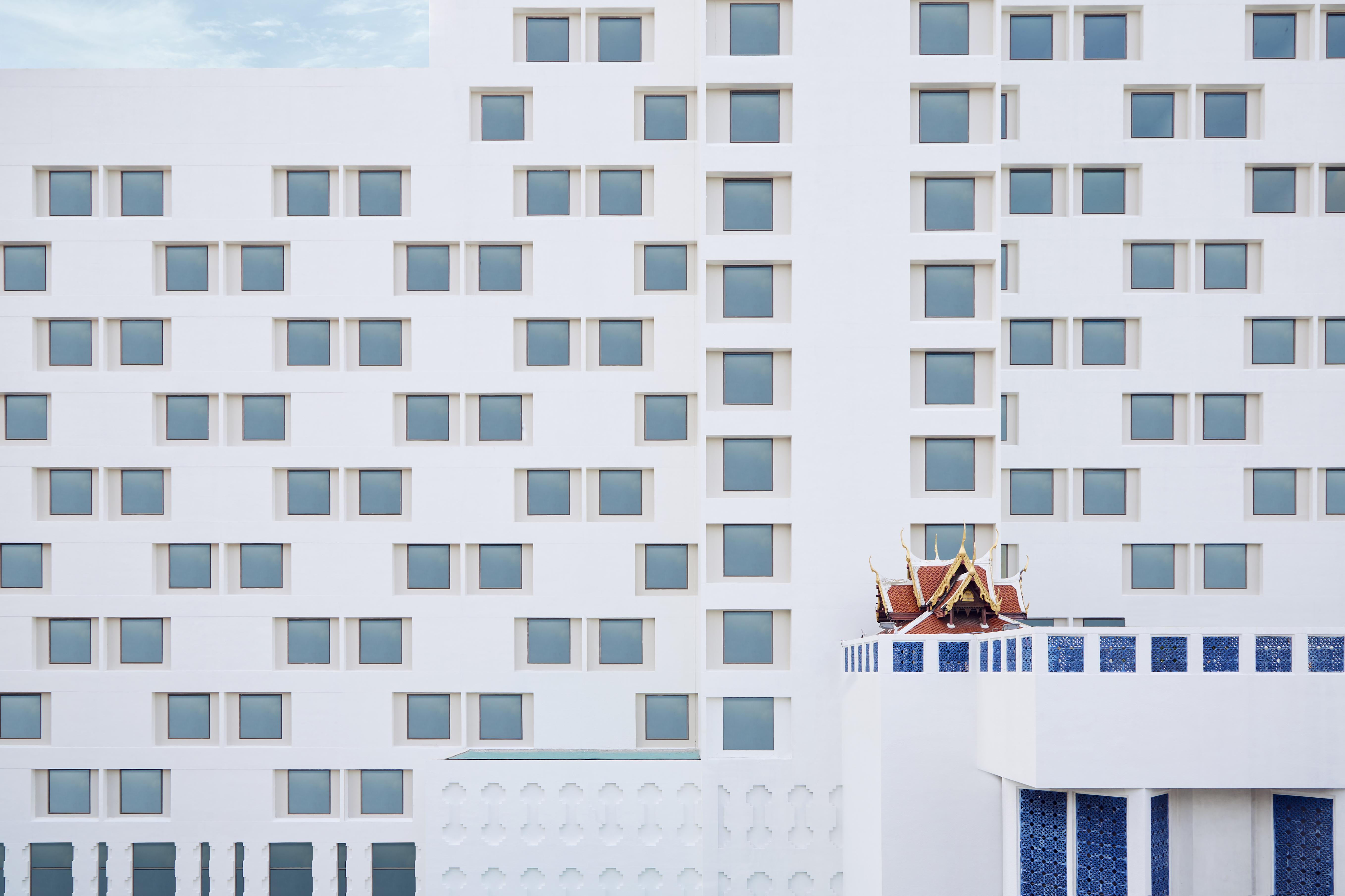 Montien Hotel Surawong Бангкок Екстер'єр фото The new building of the National Museum of Oman
